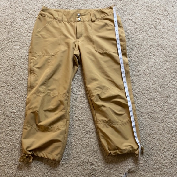 Almost new women’s Patagonia hiking crop pants - Picture 2 of 6